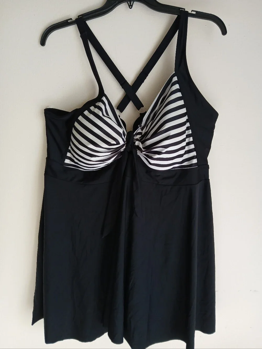 Bloom Chic Swim Top Size 26 Black White